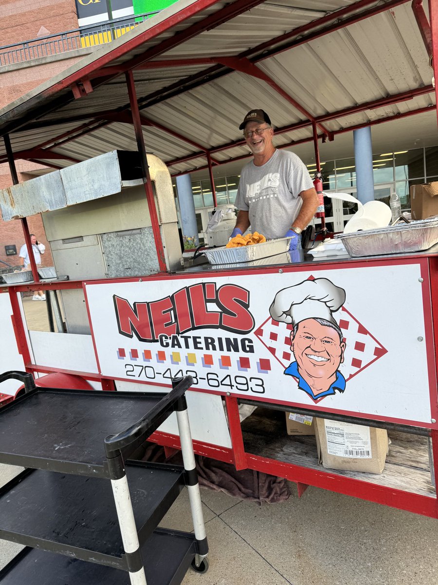 WrightJody's tweet photo. Big Thank You to Bud Byars a man that means so much to @racersfootball for feeding our Team tonight. Neilโs catering catfish, hush puppies, hash brown casserole ๐ฅ Excellent!! #ThanksBud #GoRacers๐ https://t.co/aIcV6Ibhh6