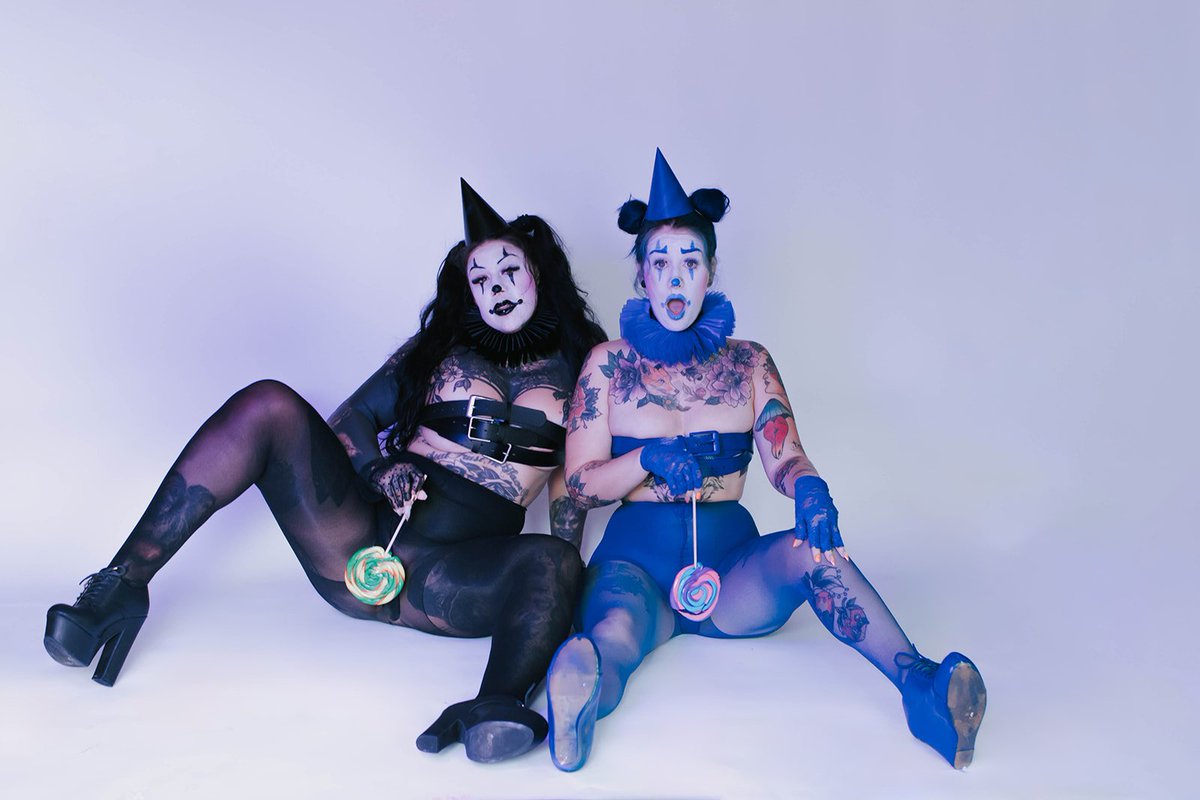 LadyLense's tweet photo. Ya'll like clowns? Me &amp; @Sapphire_DDream do 🖤💙 https://t.co/4FRMdRgJpj