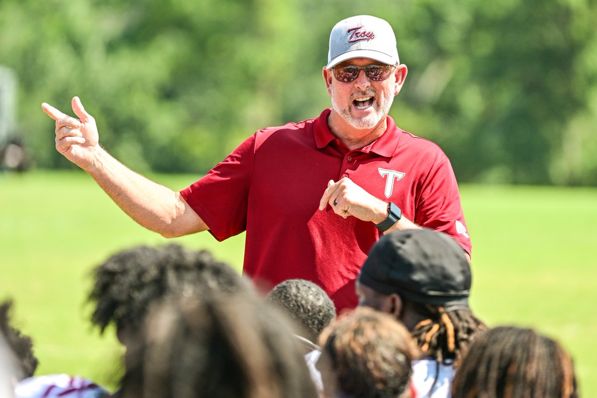 TroyTrojansWG's tweet photo. HC Randy Keck stopped in on @TroyTrojansFB practice today to speak with the team following their morning workout.

#OneTROY ⚔️⛳️ https://t.co/8XdTFjJoNM