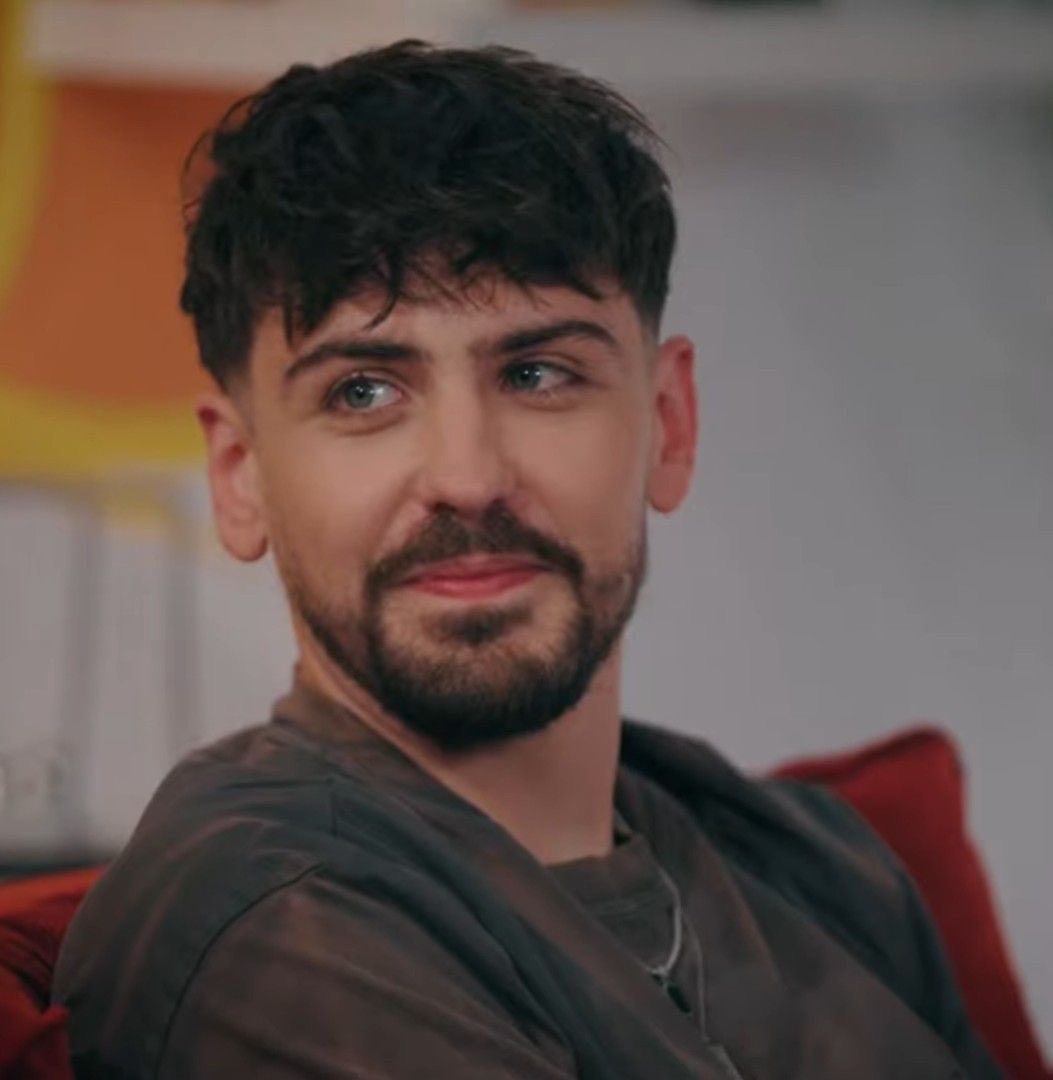 Je viens de commencer la saison 8 et c'est une dinguerie comment Ben me fait penser à Joyca physiquement ??