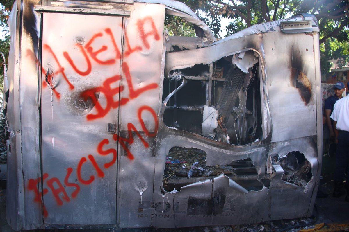 Hoy junto al pueblo y a los organismos de seguridad del estado expresamos de manera contundente nuestro repudio y rechazo al fascismo, al neofascismo y a la violencia que la noche oscura del pasado 29 de julio generó la destrucción de siete módulos policiales
