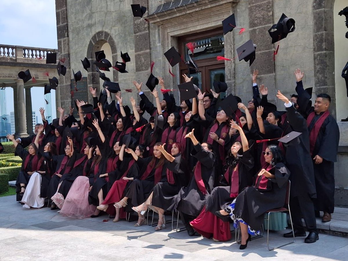 ENAHoficial_dif's tweet photo. El 5 de agosto se celebró con gran orgullo la ceremonia de graduación  de la Licenciatura en Arqueología (2019-2023) ¡Felicidades! 🎊🥂

#LaCasadelaAntropologia #ENAH Jefatura de Arqueología ENAH #arqueologia #mexico https://t.co/IjRL3HWv6n