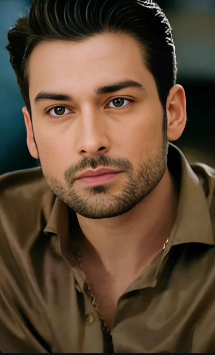 anyinavruz's tweet photo. Nadie es poco ni demasiado para nadie . Somos la medida justa en el corazón ❤️ de quienes nos aceptan , nos aman y nos respetan ”Buenas noches 🙏😇😴😃para tod@s feliz 😊 descanso 😴♥️💋#AlpNavruz 💚 https://t.co/Fn9RIrRCvi