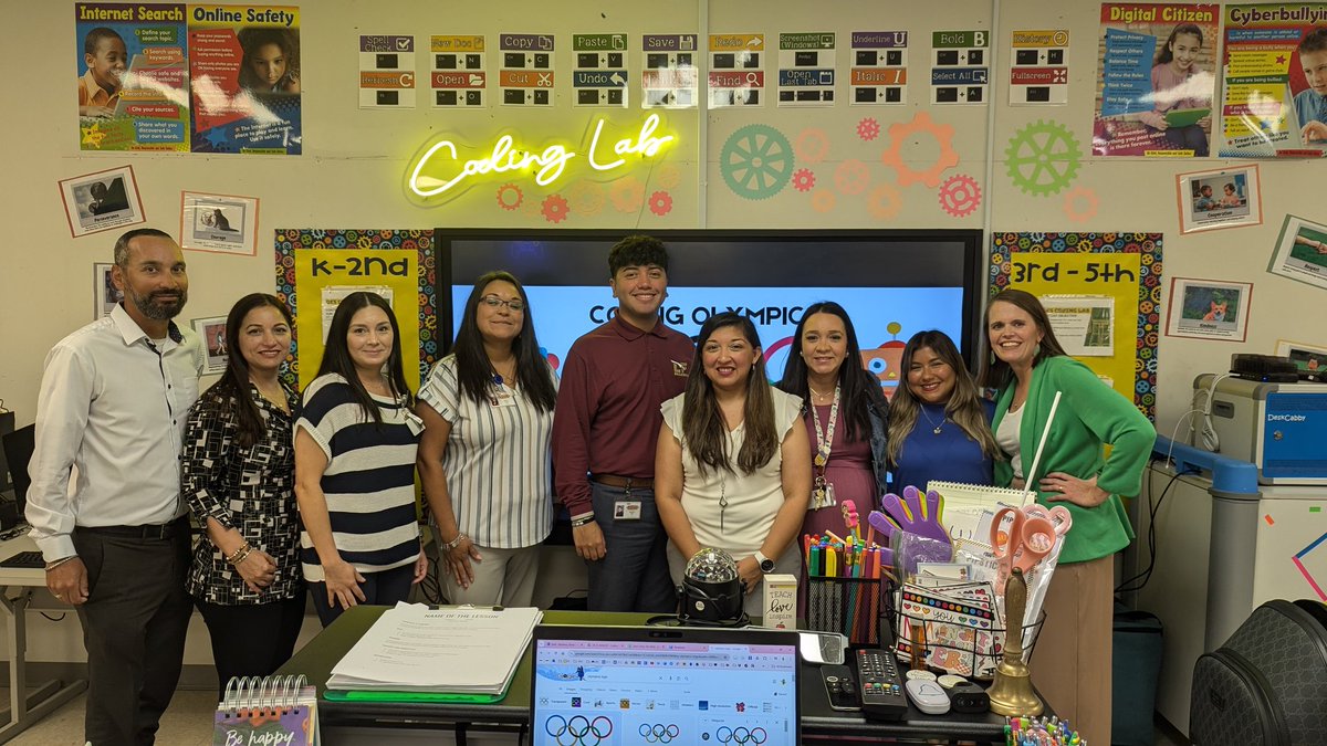 Ocelotscode's tweet image. 🤖A day full of learning, collaboration, and some fun competition with the Coding Lab Team! 🙌🏻⭐🙌🏻⭐🙌🏻