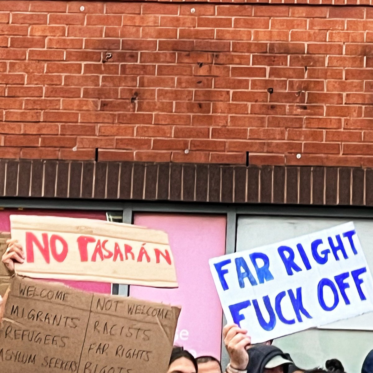 Big_Joanie's tweet image. A handful of messages from the 10,000 people strong counter demo at Walthamstow ✊🏿❤️☮️