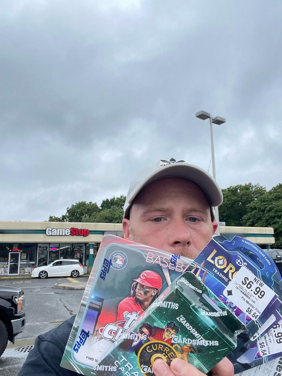 DanielW40094974's tweet photo. Wednesday’s are for @GameStop! Topps Chrome Hobby Box, Disney Lorcana and Cardsmiths Currency Series 3! 🏴‍☠️💚 https://t.co/a4P7AlnEzn