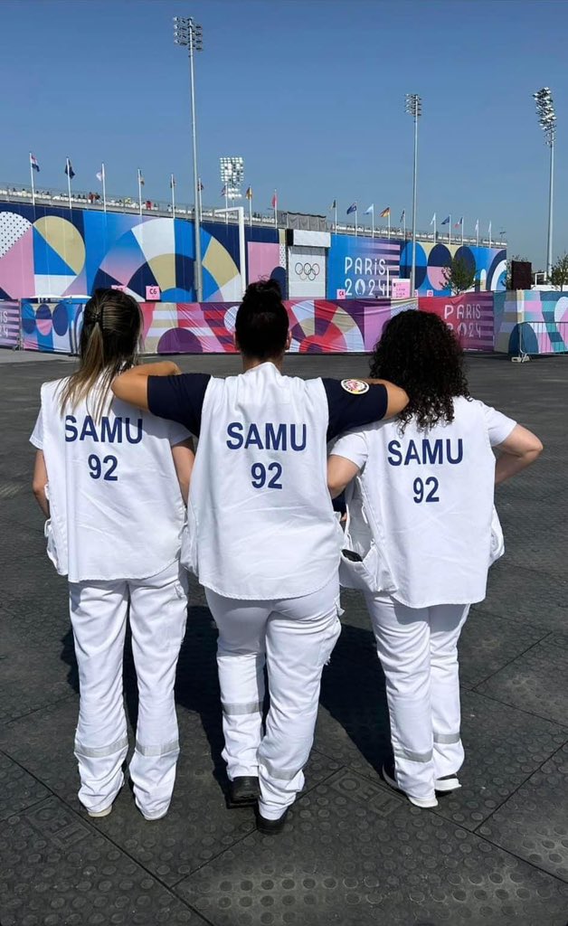 ActuSamu's tweet photo. [ ActuSAMU - JO ] : 👏 #JOParis2024 🇫🇷  

➡️ Le 🚑 #SMUR Hôpital Louis-Mourier, AP-HP #SAMU92 répond aussi présent ✅

#FierDeNosSoignants 🩺 Vous êtes incroyables 💙

📸 Yann G, correspondant #ActuSAMU92 https://t.co/4YKXKk6N0F