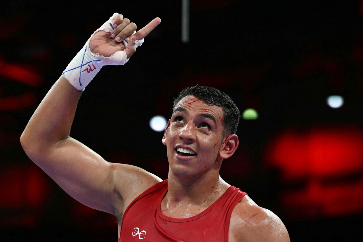 FonsiLoaiza's tweet photo. El boxeador andaluz Ayoub Ghadfa hace historia y se clasifica para la final olímpica. Se apuntó a boxeo contra el bullyng y el racismo: "Me decían moro de mierda y llegaba a casa del colegio llorando. Parece que algunos no quieren que seamos españoles por no llamarnos Paco". https://t.co/XaWHkXWhu4