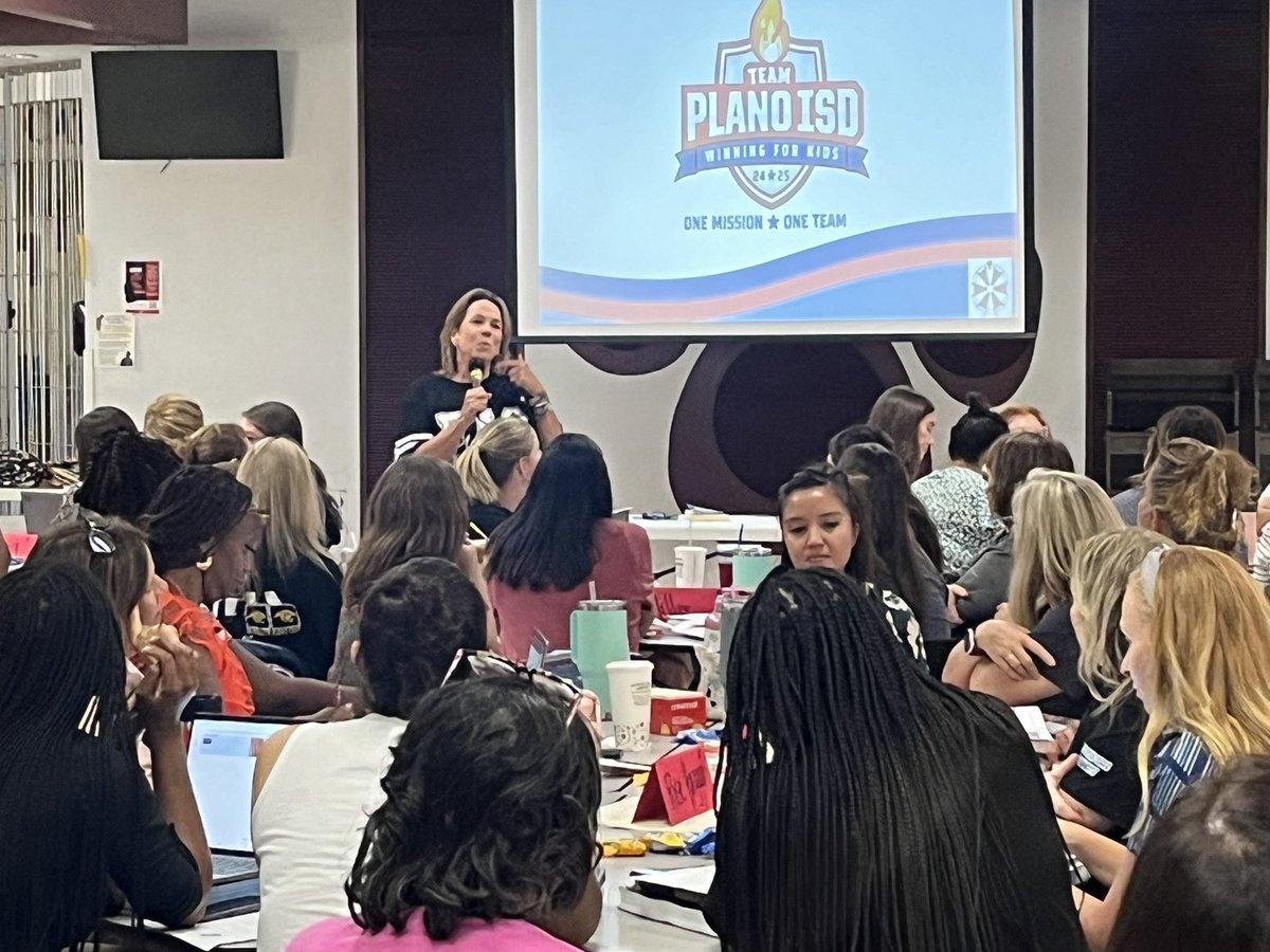 PISDeas's tweet photo. Elementary teachers getting their learn on! #WeLearnWednesday #TeamPlanoISD https://t.co/DECxkS2oT9