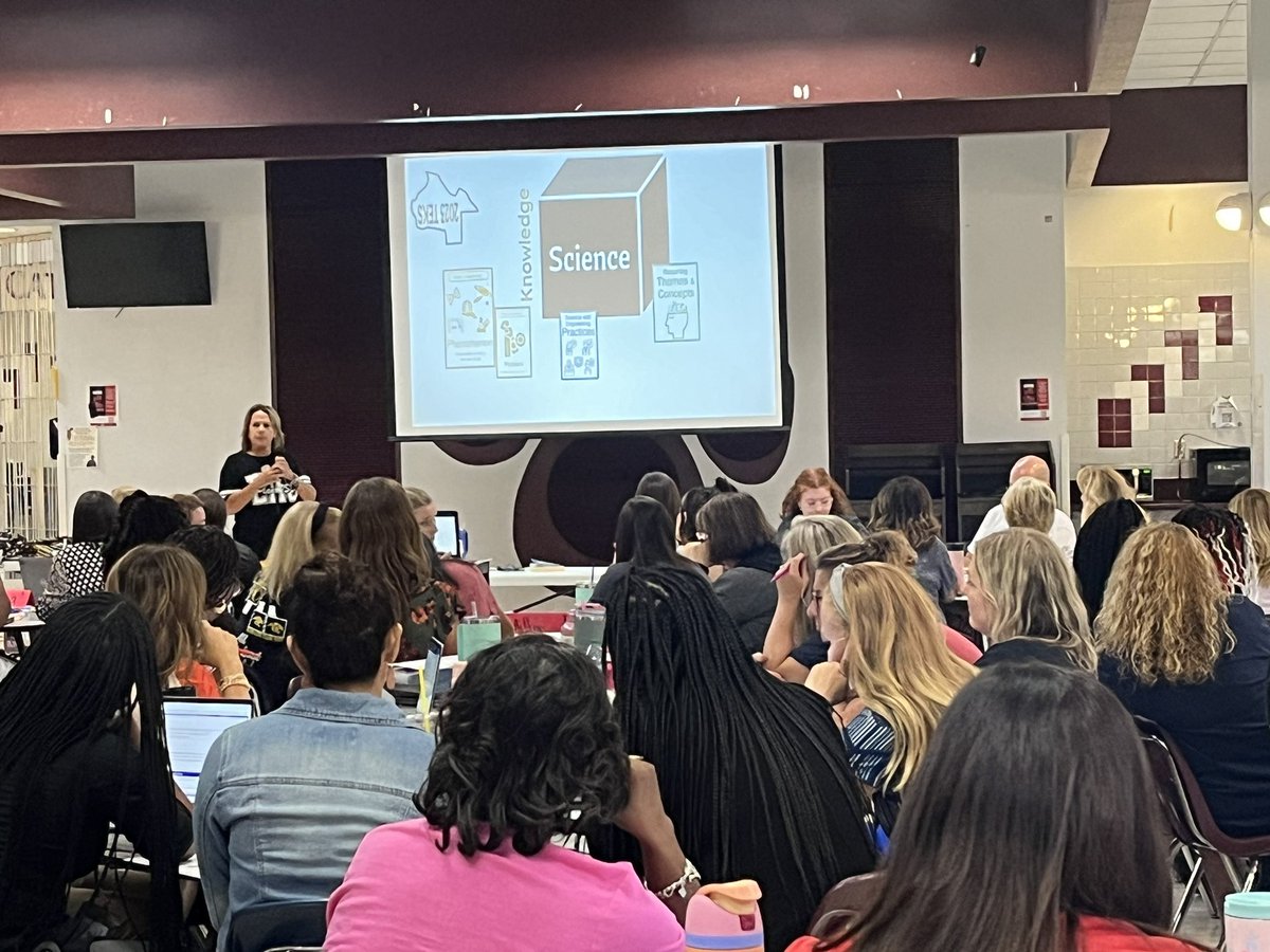PISDeas's tweet photo. Elementary teachers getting their learn on! #WeLearnWednesday #TeamPlanoISD https://t.co/DECxkS2oT9