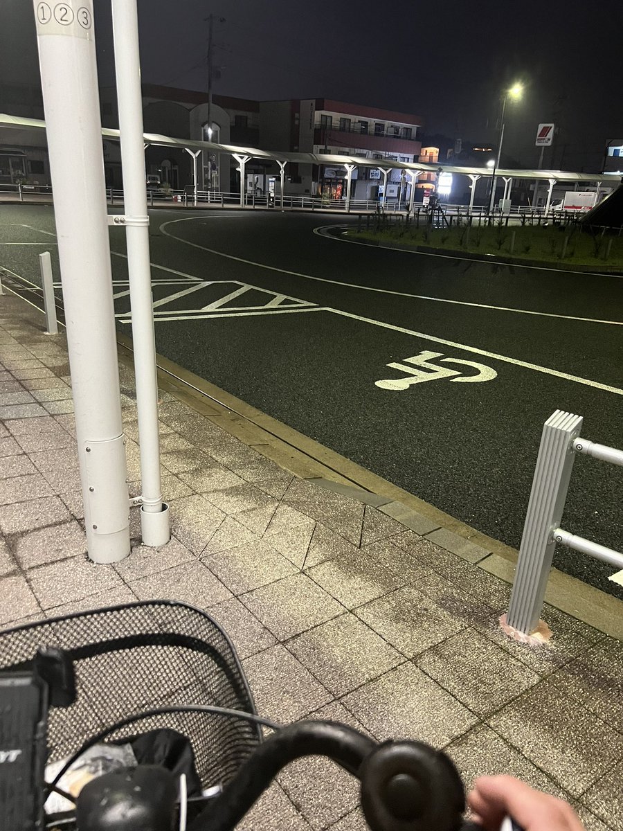 この時間までグルグル回ってた🫠🫠
雨降ってくるしでビショビショだしもうこんなカスみたいな生活辞めたくなる🤣🤣