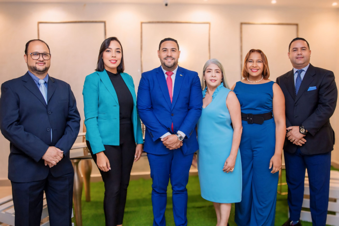 ✋¡Juramentación!✋

La Asociación Dominicana de Agrimensores (<a href="/Asodagrimrd/">ASODAGRIM</a>) juramentó a la nueva junta directiva nacional y provinciales para el periodo 2024-2026.

#ElNuevoDiarioRD #Nacionales