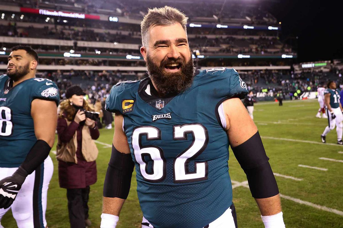NFL_DovKleiman's tweet photo. Name an NFL player that’s impossible to dislike. 

I’ll start: Jason Kelce https://t.co/kXbEHVaHby