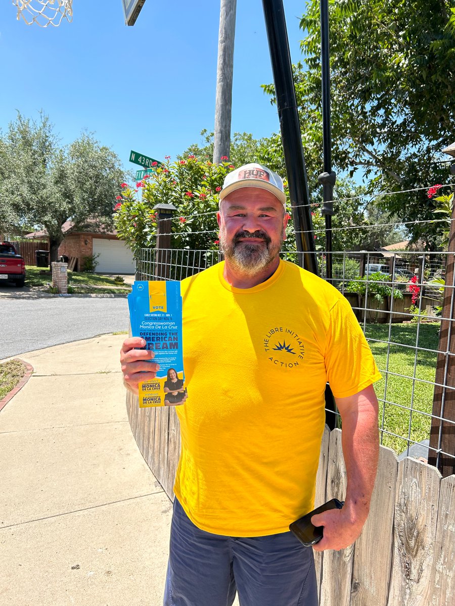 mrjorgemtz's tweet photo. Our @libre_action team in CD15 has been active and knocking on doors around the district to re-elect policy champion, @monica4congress! #LIBREAction #policiesmatter https://t.co/FtwBiJBXYW