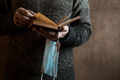 Un colloque international explore les relations entre les religions et la COVID-19 bit.ly/3LUzNjV