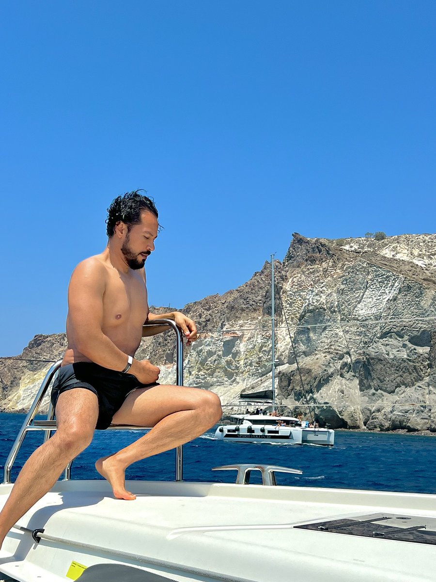 Kotsiras's tweet photo. La mejor forma en la que puedes aumentar tu intuición, es a través del silencio. Santorini 🇬🇷 Sailing ⛵️ #Greece #2024 #summer #Amazing #Grexican https://t.co/y8Wo23q2LY