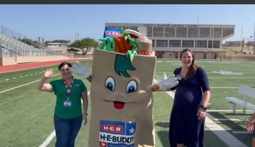 BroughtRandy's tweet photo. @PeanutButterBwl @LEEVolsFootball That time of year again, Let's support the LEE community and donate Peanut butter. #WeAllWin. #CastleHillsHEB https://t.co/ujDqL6jRS5