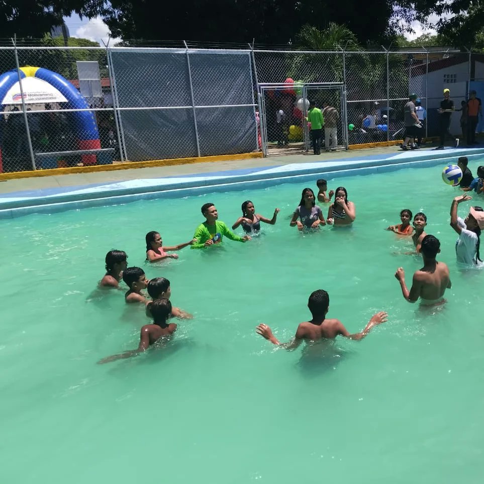 MPV_Guarico's tweet photo. Hoy #7Ago Acompañamos a la Mesa del Buen Vivir y las diferentes instituciones del Estado y  junto a nuestros niños y niñas de patria celebramos el gran Lanzamiento del Plan Comunitario Vacacional Mostacho Fets 2024 🏊🏻‍♀️Desde el Mcpio Juan Germán Roscio Nieves.#VenezuelaHaceJusticia https://t.co/4hx2u9UXA4