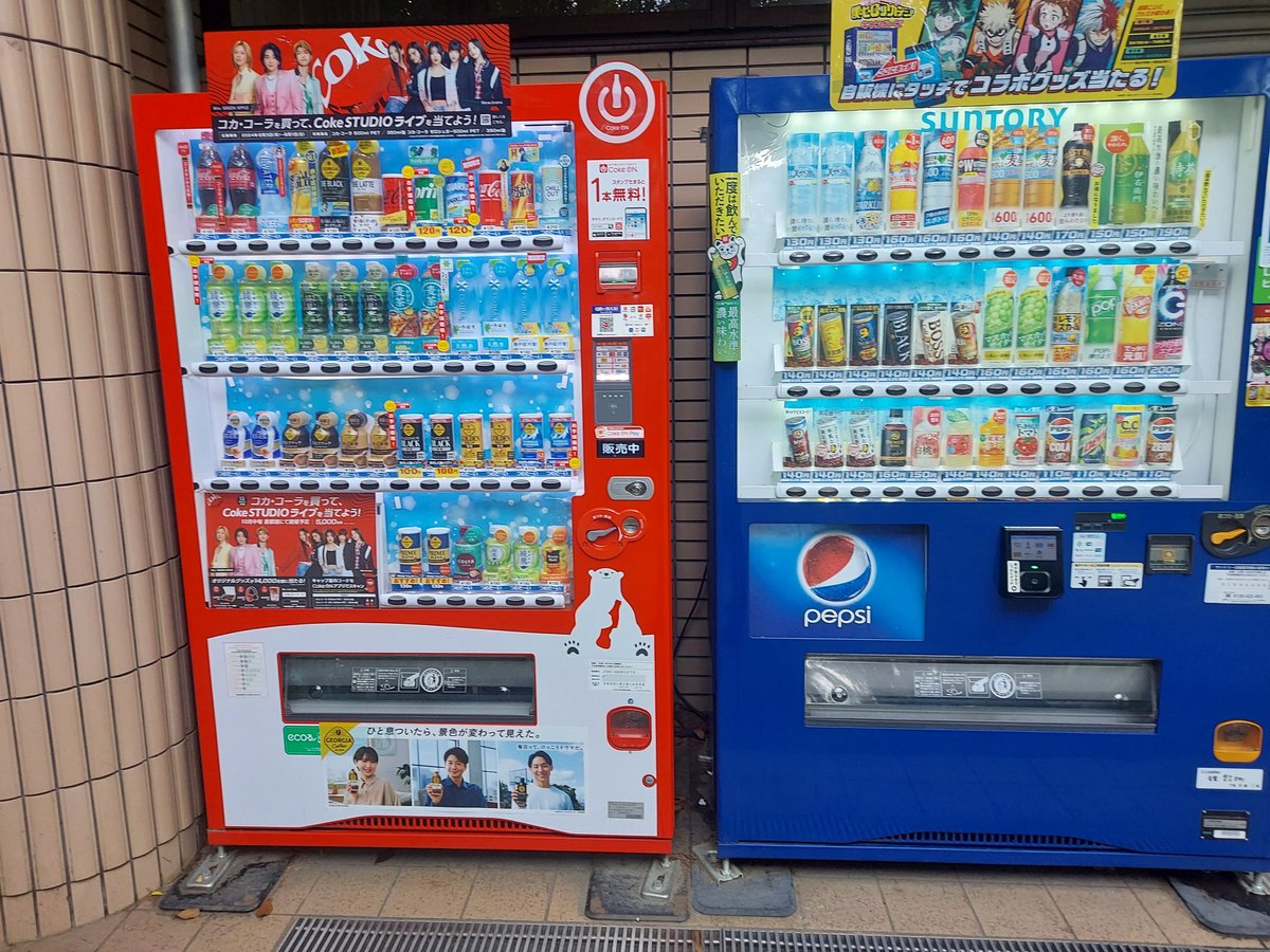 勾当台公園に設置している、コカ・コーラの非接触ICクレジット/EMVコンタクトレスが使えるマルチマネー&Coke  ON&QRde決済仕様で、4段タイプの自販機です。※以前のポストで、4段タイプのCoke  ONとマルチマネー、QRde決済付の自販機が予想どおりありましたね。