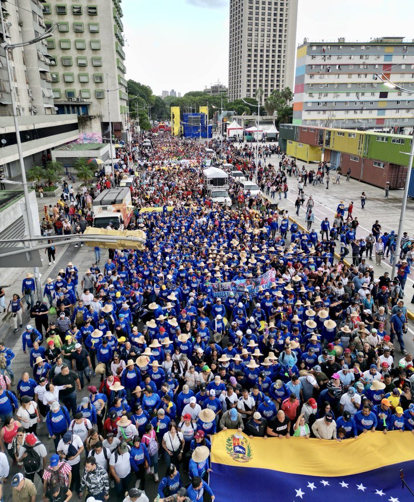 Este miércoles la fuerza campesina, agro urbana y pescadora ratifica su apoyo al presidente @nicolasmaduro y condena la violencia!! Patria, soberana e independiente!!