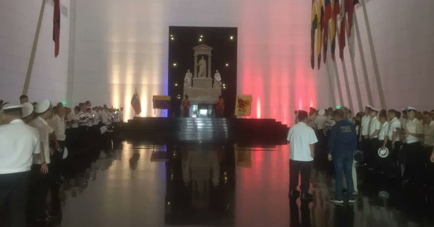 🇷🇺🇻🇪#DeInteres || Dotación del Buque Escuela "Smolnyi" de la Federación Rusa, cumpliendo con la agenda de actividades culturales y deportivas visitaron el Conjunto Monumental Panteón Nacional, Mausoleo de El Libertador y el Cuartel de la Montaña 4F.