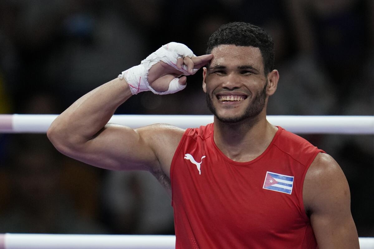 ‼️ORO EN EL BOXEO‼️

🔴🔵Erislandy Álvarez es campeón olímpico. 

Contra un francés ganó su medalla. 

¡Qué pelea, qué regalo para Cuba🇨🇺!. 

Felicidades campeón.
#CubaInspira