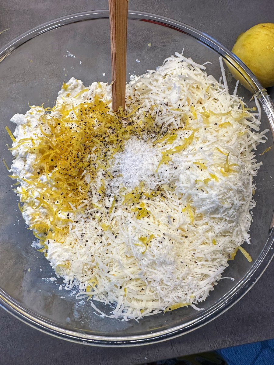 hug71's tweet photo. Nýjung í pastagerð kvöldsins
Pasta ricotta limone

Einstaklega ferskt og gott https://t.co/hNRDR12Pgu