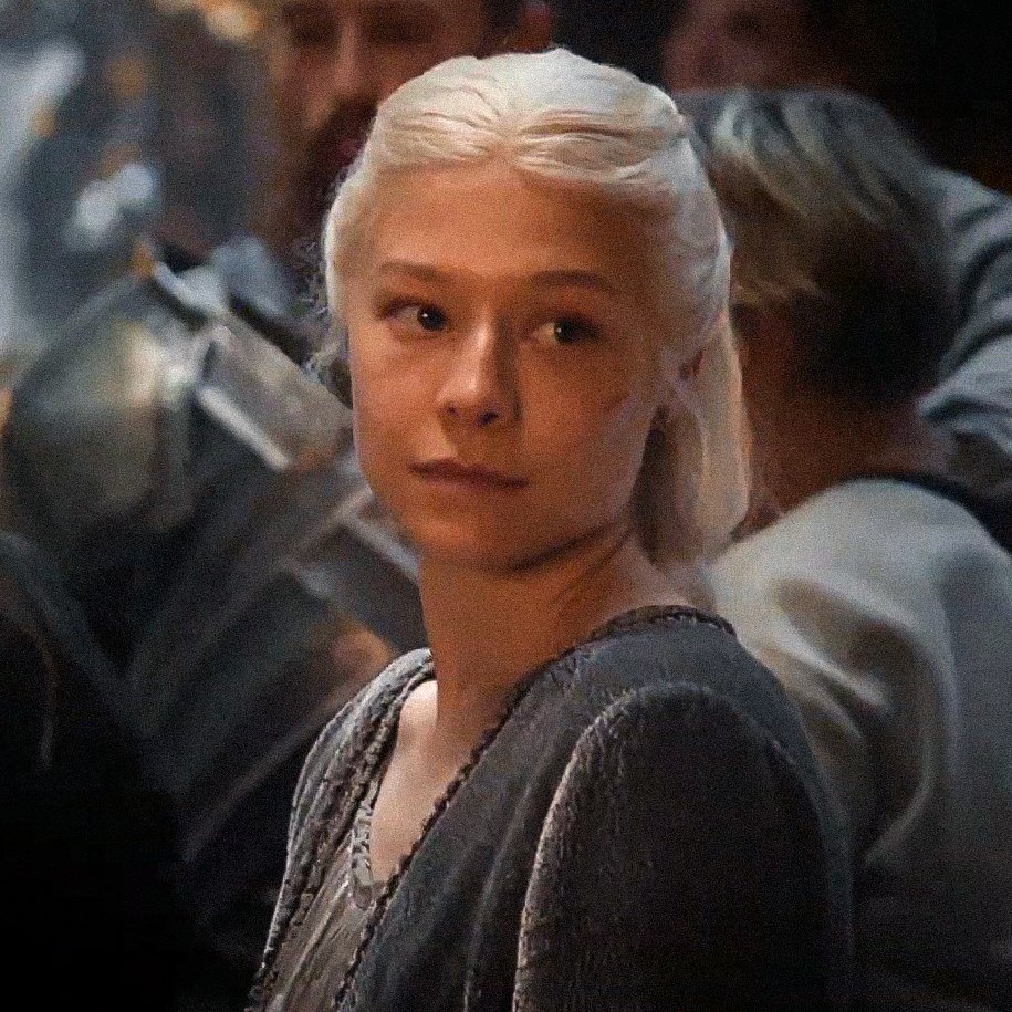 thinkdarcy's tweet photo. emma d'arcy behind the scenes of house of the dragon season 2 
— a thread ♡ https://t.co/R62SFK7mtE
