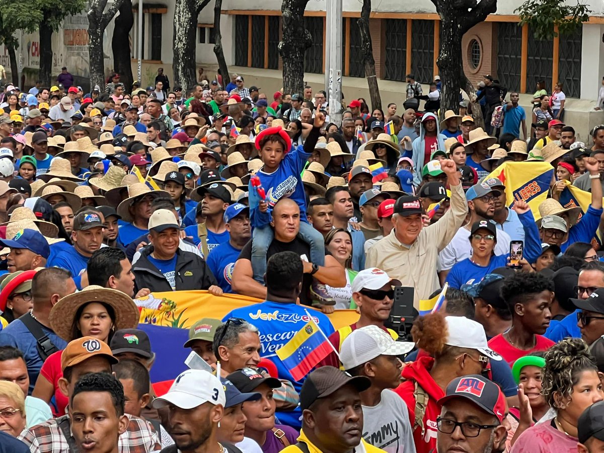 MinpescaVE 🐟 (@minpescave2) on Twitter photo #Venezuela | Este #07AGO, desde Bellas Artes se movilizan en unión nacional, nuestro pueblo pescador junto a agricultores urbanos, productores campesinos por la paz y en defensa de la victoria de nuestro Pdte. <a href="/NicolasMaduro/">Nicolás Maduro</a>
<a href="/Jcloyo/">Juan Carlos Loyo</a>
#JusticiaSoberana 🇻🇪 #Venezuela | Este #07AGO, desde Bellas Artes se movilizan en unión nacional, nuestro pueblo pescador junto a agricultores urbanos, productores campesinos por la paz y en defensa de la victoria de nuestro Pdte. <a href="/NicolasMaduro/">Nicolás Maduro</a>
<a href="/Jcloyo/">Juan Carlos Loyo</a>
#JusticiaSoberana 🇻🇪