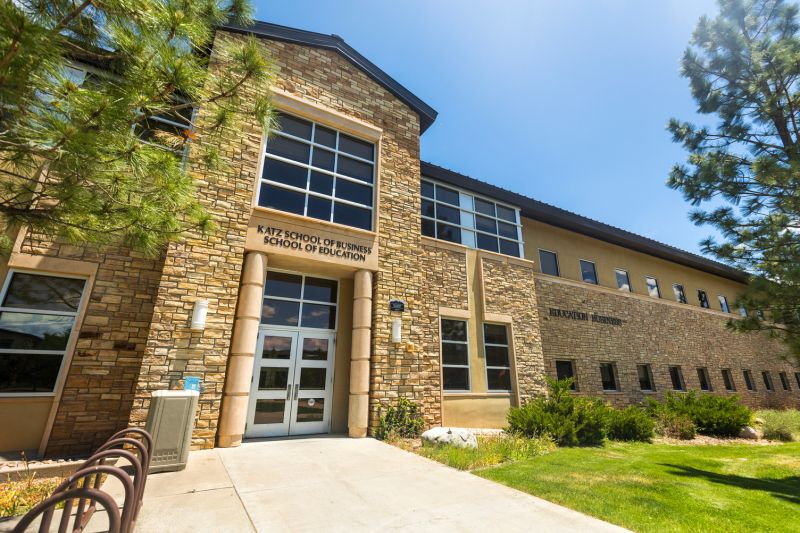 The Katz School of Business program at FLC has been ranked #6 for the 2024 Best Business Programs in Colorado! 

mbaguide.org/mba-programs/c…