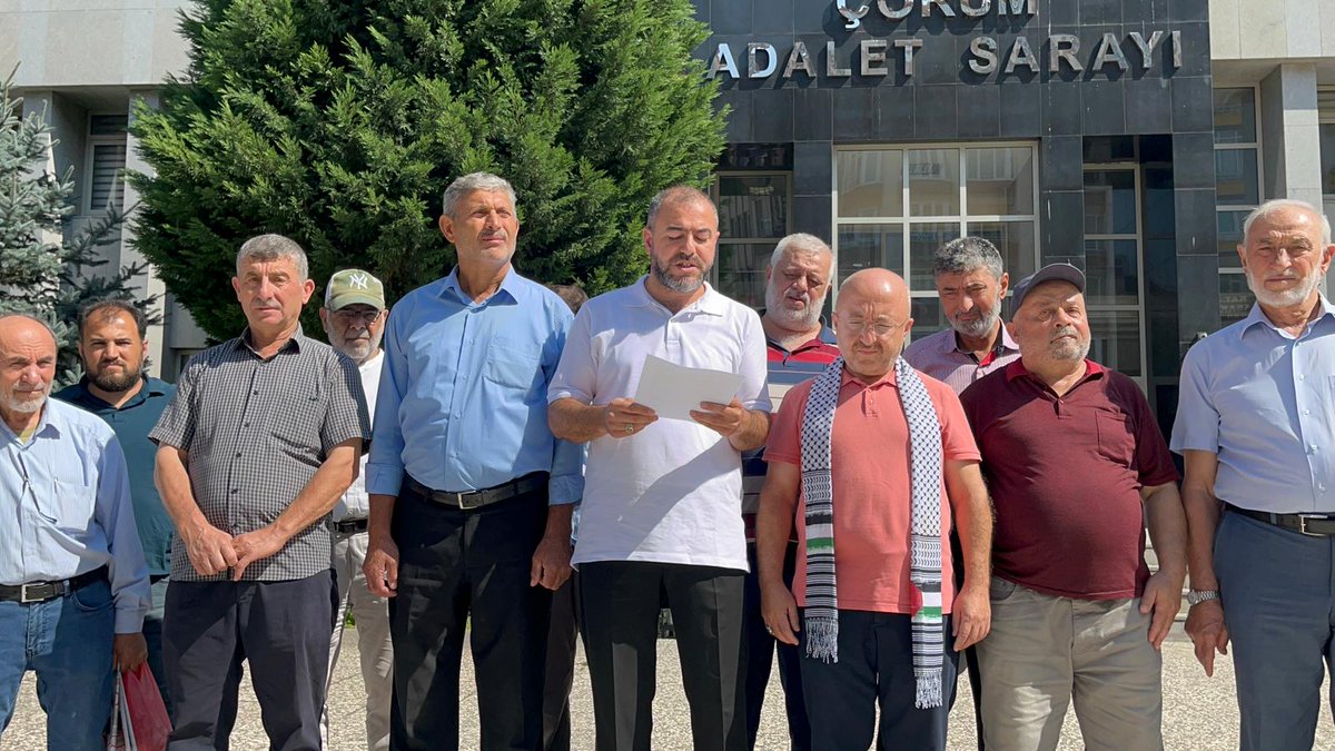 Saadet Partisi Çorum İl Başkanı Faruk Cıdık Çorum Adliye Binası önünde açıklamalarda bulundu.

İsrail'in Gazze ablukası ve soykırımın ağır sonuçlarıa yol açması sebebiyle yetkili kişileri tekrar göreve davet ediyoruz.