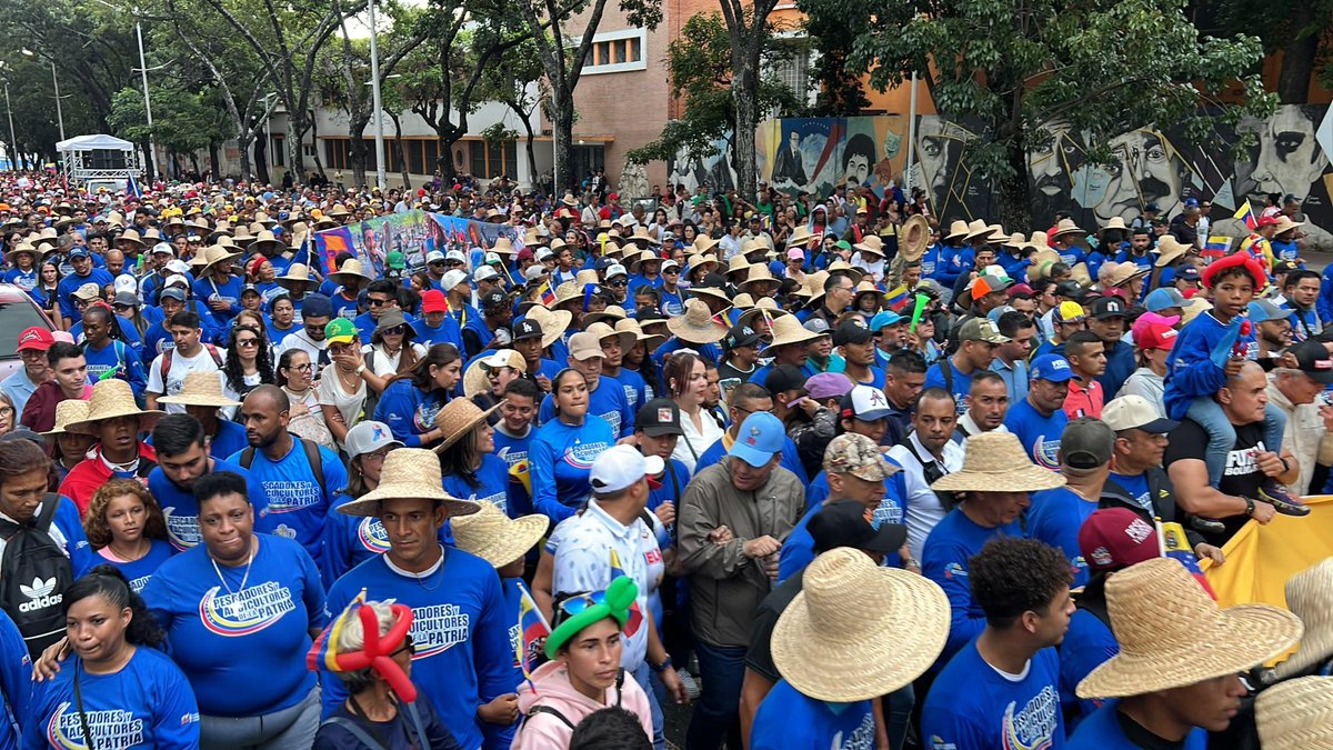 MinpescaVE 🐟 (@minpescave2) on Twitter photo #Venezuela | Las fuerzas productivas del país se mantienen en las calles atendiendo al llamado histórico en defensa de la paz de la nación, nuestra soberanía y autodeterminación.
¡No volverán!
<a href="/NicolasMaduro/">Nicolás Maduro</a>
<a href="/Jcloyo/">Juan Carlos Loyo</a>
#JusticiaSoberana 🇻🇪 #Venezuela | Las fuerzas productivas del país se mantienen en las calles atendiendo al llamado histórico en defensa de la paz de la nación, nuestra soberanía y autodeterminación.
¡No volverán!
<a href="/NicolasMaduro/">Nicolás Maduro</a>
<a href="/Jcloyo/">Juan Carlos Loyo</a>
#JusticiaSoberana 🇻🇪