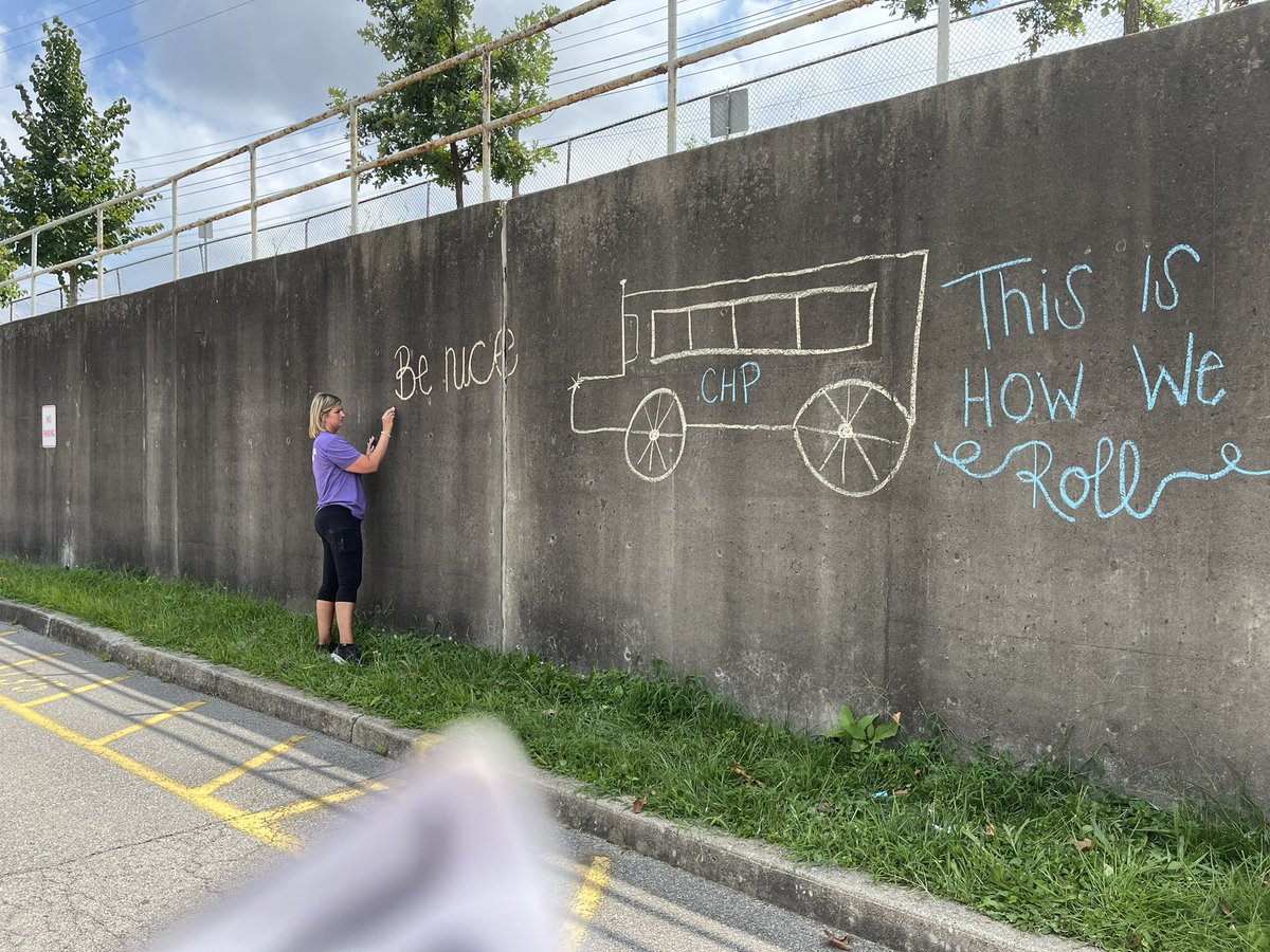 CHPCRUSADERS's tweet photo. Spreading some joy and welcoming our students, staff, and families with a “chalk the walk”! #benicetoyourbusdrivers #weareCHP #WhereGreatThingsGrow @JCPSKY @JCPSZone2 https://t.co/gX71tw3CfZ