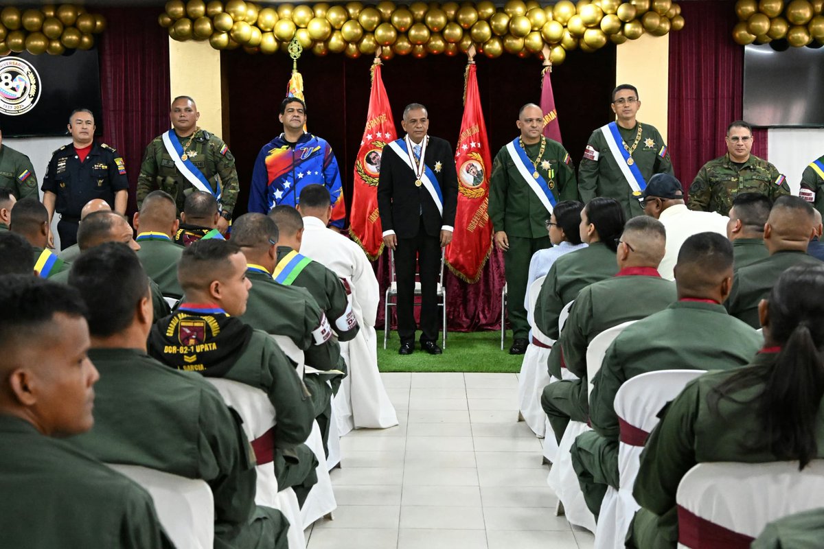 _PrensaGobol's tweet photo. Un grupo de 24 efectivos militares de la GNB oficiales y de tropa profesional, recibieron condecoraciones por parte del gobernador @amarcanopsuv, este miércoles. 

El acto se realizó en la sede del Comando de Zona de la GNB N° 62 Bolívar, del municipio Caroní.

#VoluntadYTrabajo https://t.co/y66cAOClio
