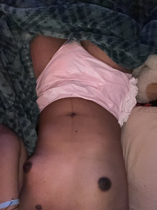 i got too silly from the silly grass so i couldn&rsquo;t take my diaper off😭😭😭 https://t.co/xUpRyi7shQ<a href="/tag/littlespace"class="tags"><span>#littlespace</span></a><a href="/tag/daddiesgirl"class="tags"><span>#daddiesgirl</span></a><a href="/tag/bigdiaperfriday"class="tags"><span>#bigdiaperfriday</span></a>