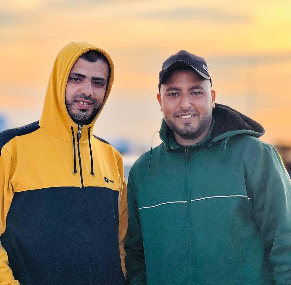 انهد حيلنا والله 
وما ضل فسحة للرثاء
الله يرحمك يا مهند ويعوضنا خيرا 
ودعنا الحبيب مهند أسامة النجار وشقيقه أحمد وجدهم أحمد أبو أسامة
إنا لله وإنا إليه راجعون 😓