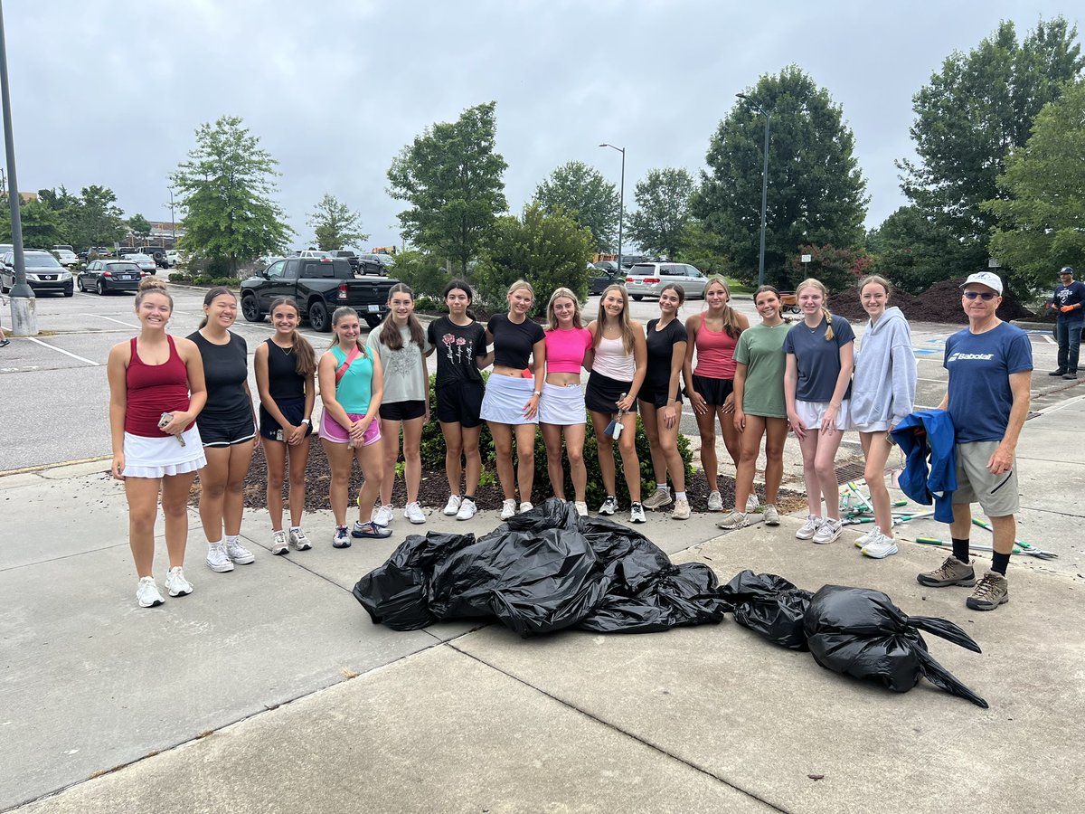 Husky_Sports's tweet photo. @HHS_Huskies student-athletes doing great things. Taking pride in their school.  Campus Clean-up 2024 a great success! Thank you! https://t.co/DeF40mfgf4