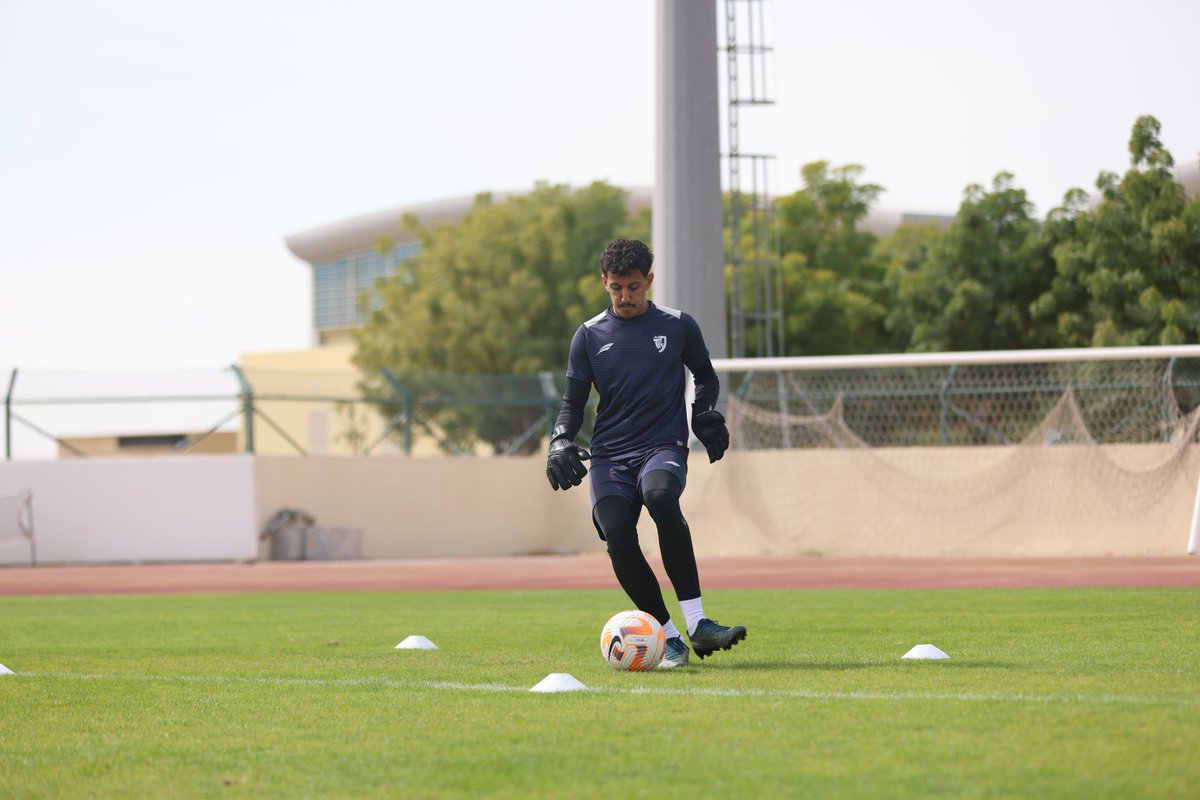 oxn26's tweet photo. السلام عليكم ورحمة الله وبركاته
في هذا اليوم أودع نادي #الطائي الذي له فضل كبير علي ، اشكر كل من اشرف علي خلال فترتي مع النادي ، واشكر #جمهور_العز 
وسوف ابقى مشجع لهذا النادي العريق وفقني الله واياكم في القادم ✋🏻🩶. https://t.co/RJpczWp8tb
