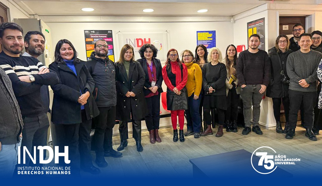 inddhh's tweet photo. Funcionarios y funcionarias de #INDHRM📍recibieron una capacitación de la Dirección Regional del Servicio de Migraciones (@MigracionesCL), que contempló una actualización de las normas vigentes, también sobre permisos de residencia humanitarios, y tráfico y trata de personas. https://t.co/aEc5dGhNnZ