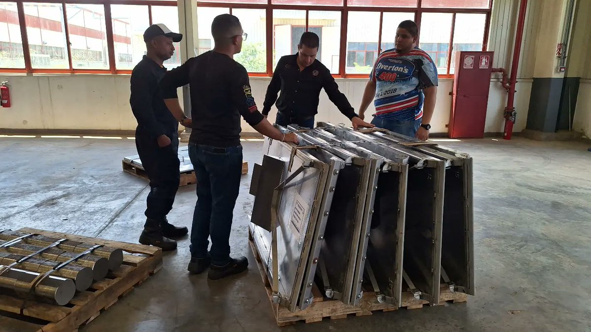 En un acto que resalta la fortaleza de la industria nacional y los ideales del pdte <a href="/nicolasmaduro/">Nicolás Maduro</a>, cumplimos con la entrega de más de 1,200 partes y piezas, en una clara demostración con el desarrollo de los procesos productivos de nuestras empresas hermanas de la <a href="/CVG_oficial/">Corporación Venezolana de Guayana - CVG</a>.