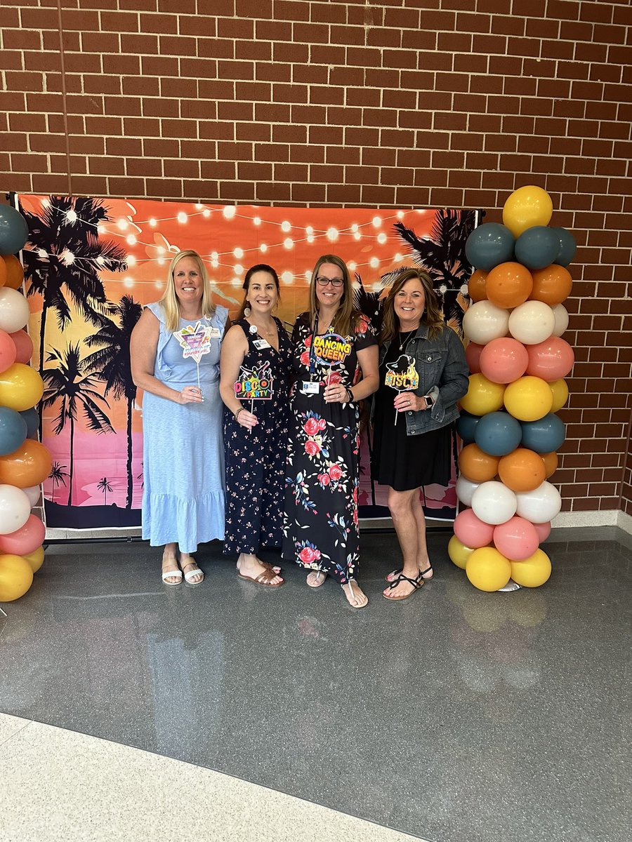 Mrs_StephLopez's tweet image. What a wonderful day at @vbschools  first annual AP Conference! Thank you @DrPFrance for your hard work and organization! #LEADVB #LeadingLearningLiving @Sarah_AllardVB @KarenKagel @JLauber17 @EduCraven @M_Burton1