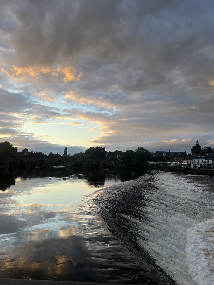 AndreaStenton23's tweet photo. #Dumfries was very photogenic tonight
#Troqueer
#rivernith
#caul https://t.co/lXek3OM3U8