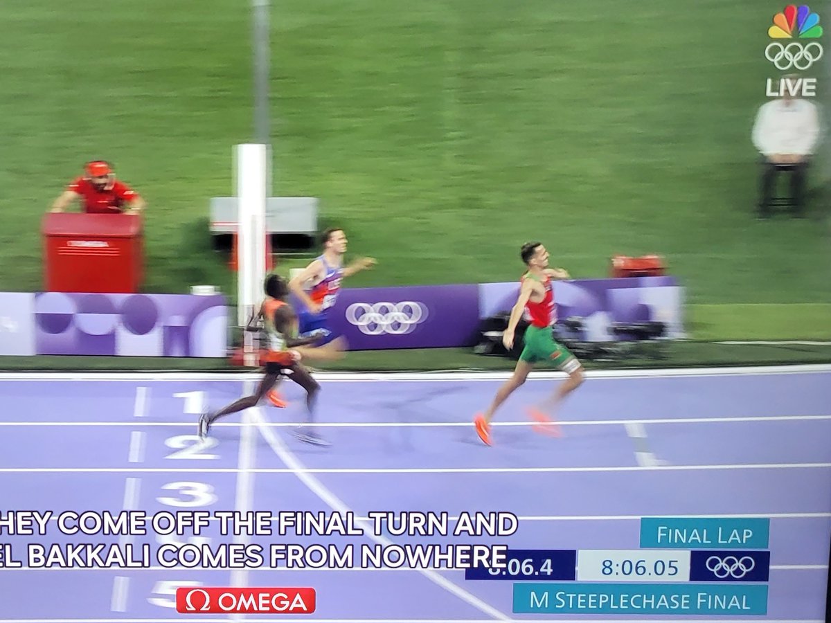IfMarys's tweet photo. Men's 3K steeplechase on BG, look up and this Rooks dude is casually laying the hammer down. 😭 #Mens #3000m #3000mFinals #trackandfield #Paris2024 #ParisOlympics2024 #ParisOlympics #Olympics2024Paris #OlympicGamesParis2024 #Olympics #Olympics2024 #USA #OlympicGames #KennethRooks https://t.co/Zj8dXrVr8K