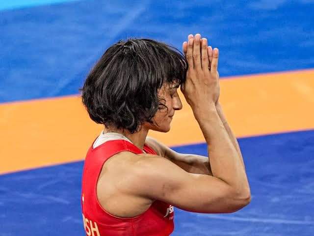 rahulshroty's tweet photo. अपने जीवन में भाग्य के सामने परिश्रम को पराजित होते पहले भी देखा है, आज भी देख लिया। ऐसा नहीं कि आपमें से किसी ने नहीं देखा। इसमें मुझे साजिश तो नजर नहीं आ रही। हाँ, यह नियम व्यर्थ जरूर लग रहा। इसे बदला जाना चाहिए। मेरे लिए विनेश फोगाट विजेता थीं और आज भी हैं।
#VineshPhogat https://t.co/QsxtnkTTVi
