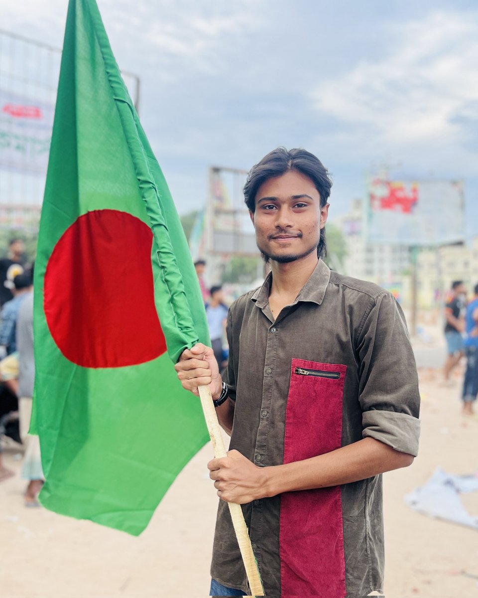 BeWithTrue's tweet photo. Taking the fresh air of freedom. Now we all know the true history. 

Day: 05-08-2024.
Ind. Bangladesh.🇧🇩❤️✊ https://t.co/jJjiVwUkWM