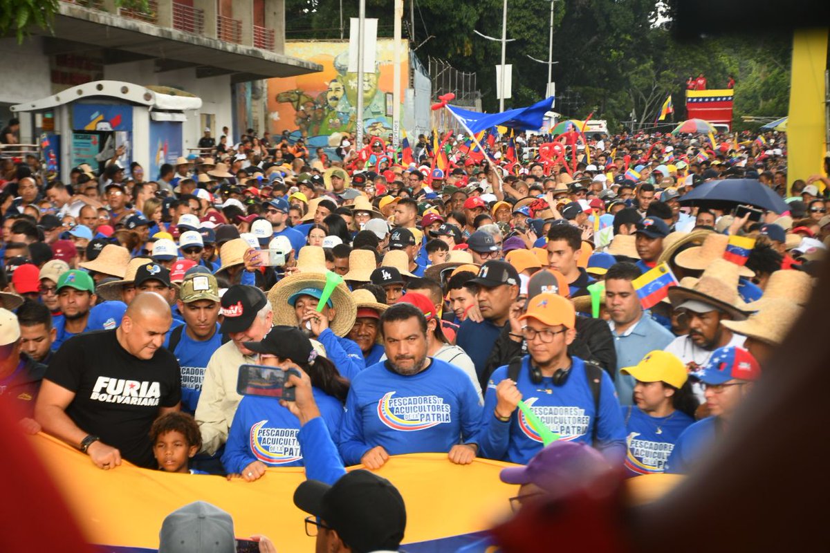 PartidoPSUV's tweet image. Campesinos, pescadores, comuneros y conuqueros se movilizan, en defensa de la paz y en apoyo al presidente @NicolasMaduro.

#JusticiaSoberana