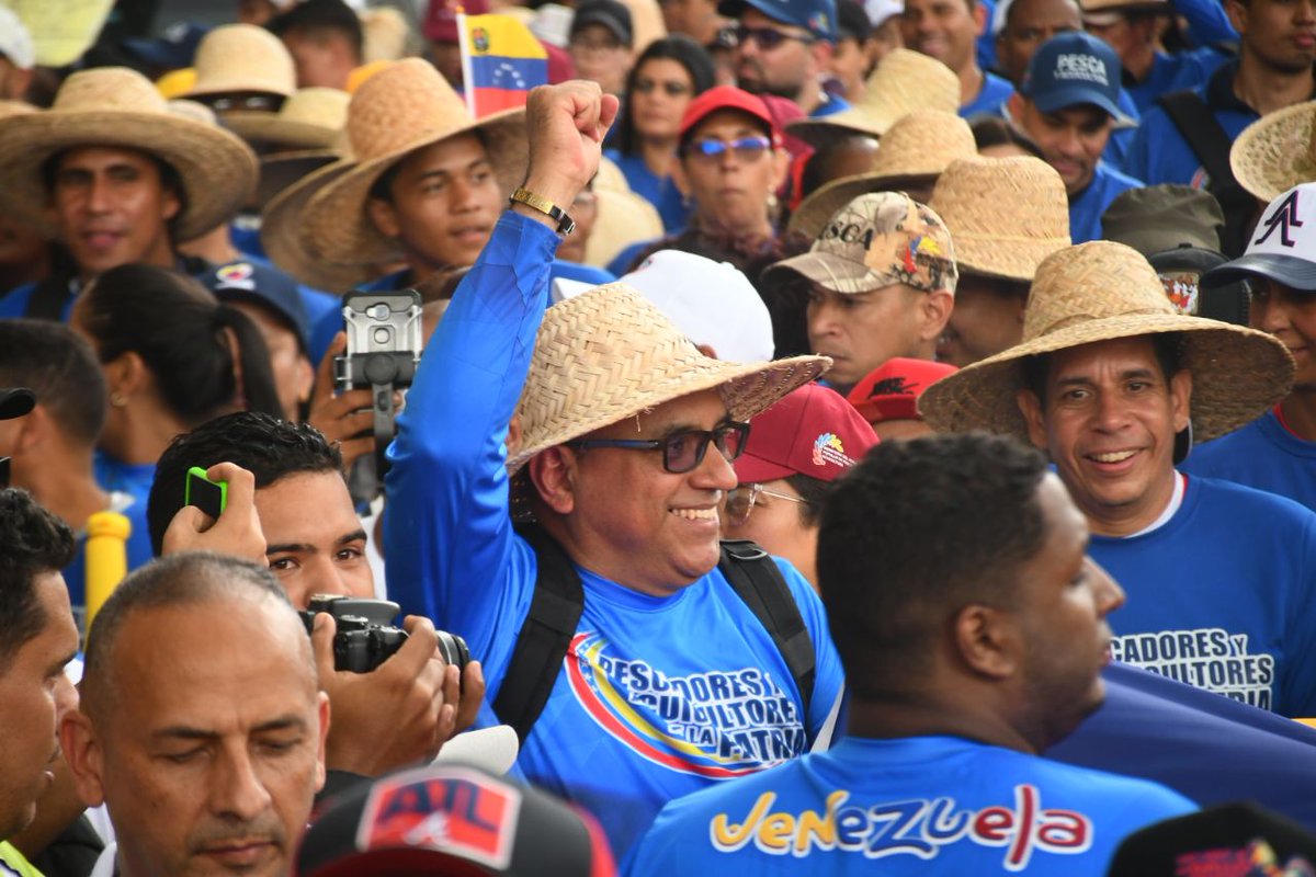PartidoPSUV's tweet image. Campesinos, pescadores, comuneros y conuqueros se movilizan, en defensa de la paz y en apoyo al presidente @NicolasMaduro.

#JusticiaSoberana