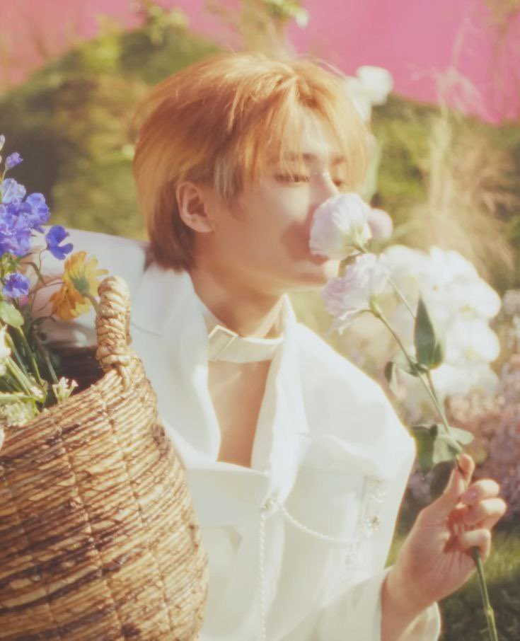 EnchantedUniRP's tweet photo. 𖠿 ː 𝗡𝗼𝗆𝖾 ː Autumn O'Hair 
𖠿 ː 𝗦𝗵𝗮𝗉𝖾 ː Jeongin (Stray Kids)
𖠿 ː 𝗔𝗻𝗶𝘃𝗲𝗋𝗌𝖺́𝗋𝗂𝗈 ː 6 de junho 
𖠿 ː 𝗦𝗲𝘅𝘂𝗮𝗹𝗂𝖽𝖺𝖽𝖾 ː Assexual Panromântico
𖠿 ː 𝗣𝗮𝗿𝗲𝗻𝗍𝖾𝗌𝖼𝗈 ː Rapunzel 
𖠿 ː 𝗖𝘂𝗿𝗌𝗈 ː Moda https://t.co/5tknYLW3NO