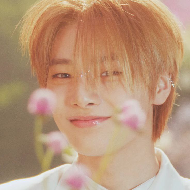 EnchantedUniRP's tweet photo. 𖠿 ː 𝗡𝗼𝗆𝖾 ː Autumn O'Hair 
𖠿 ː 𝗦𝗵𝗮𝗉𝖾 ː Jeongin (Stray Kids)
𖠿 ː 𝗔𝗻𝗶𝘃𝗲𝗋𝗌𝖺́𝗋𝗂𝗈 ː 6 de junho 
𖠿 ː 𝗦𝗲𝘅𝘂𝗮𝗹𝗂𝖽𝖺𝖽𝖾 ː Assexual Panromântico
𖠿 ː 𝗣𝗮𝗿𝗲𝗻𝗍𝖾𝗌𝖼𝗈 ː Rapunzel 
𖠿 ː 𝗖𝘂𝗿𝗌𝗈 ː Moda https://t.co/5tknYLW3NO