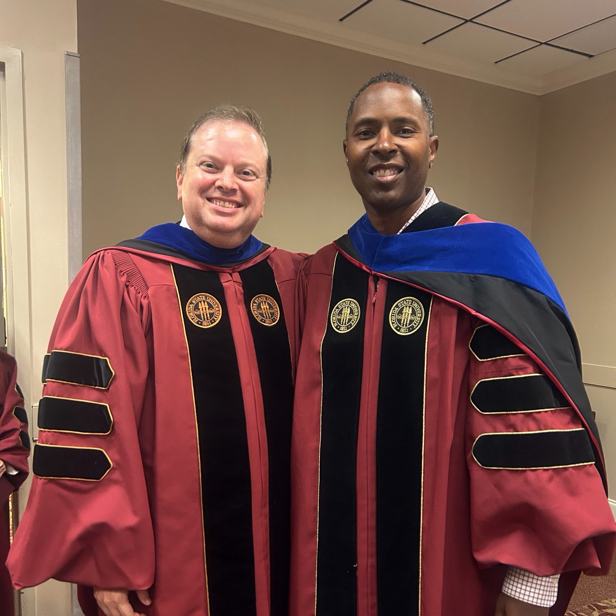 fsuannescollege's tweet photo. Twenty years ago, CEHHS Dean Damon Andrew received his doctoral degree during FSU's 2004 Summer Commencement. This past Friday, he supported CEHHS alumnus Charlie Ward as he delivered the commencement address at the 2024 Summer Commencement! πππ
#FSUCEHHS #Graduation https://t.co/1Rv2qX6kdw